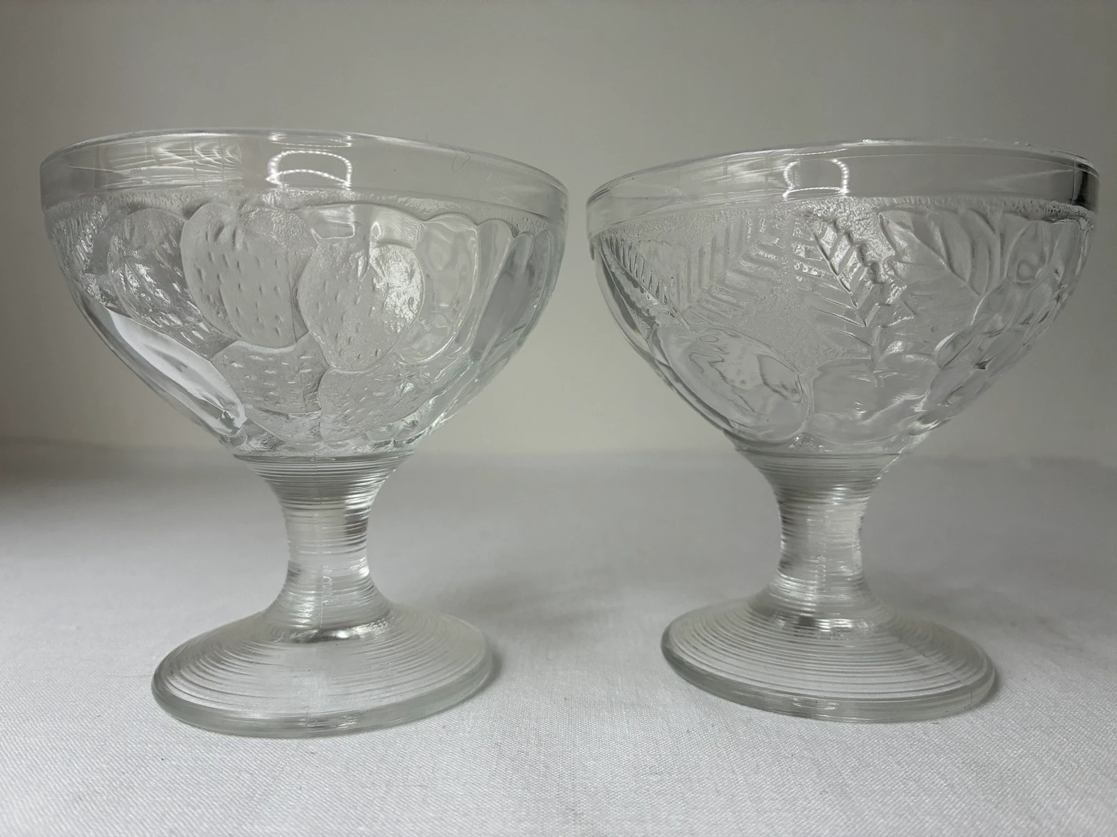 Set van 2 vintage glazen ijscoupes / dessertglazen Luminarc France